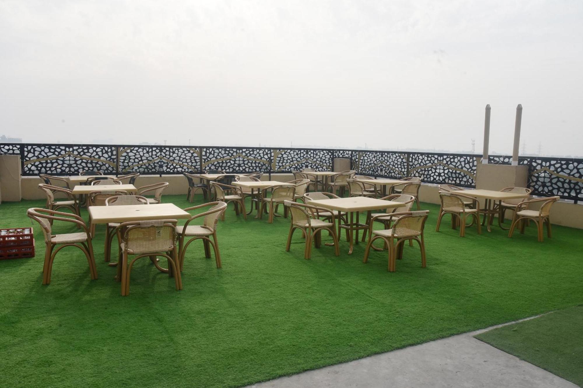The Rich Hotel & Apartments Lahore Exterior photo